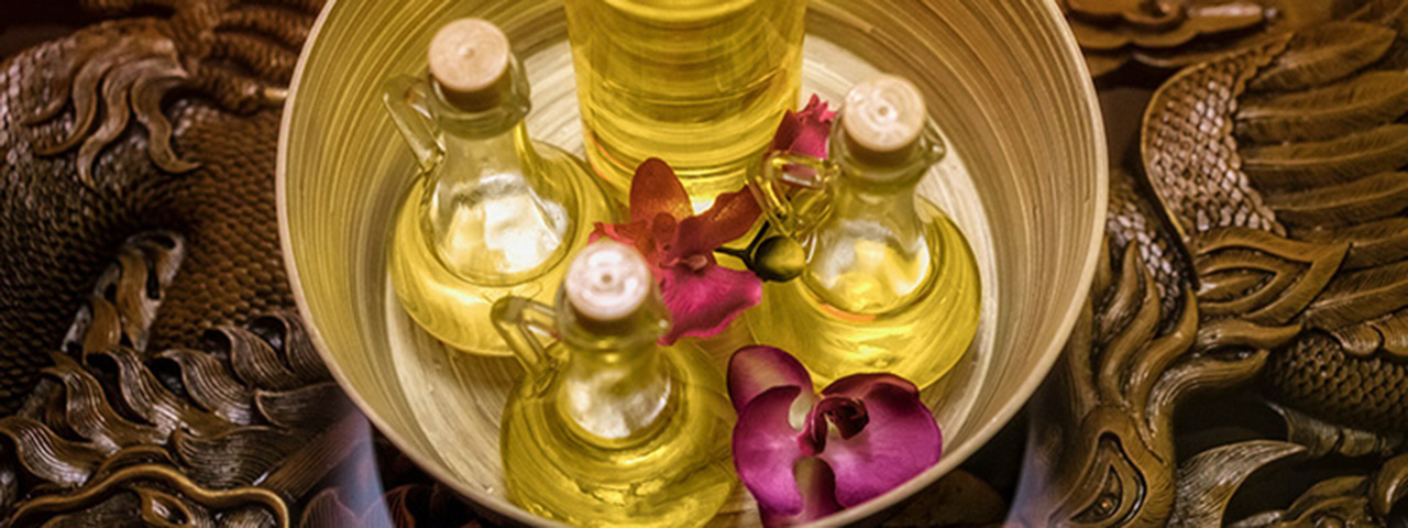 Thai massage with hot oils