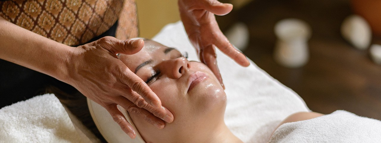 Relaxing massage with peeling